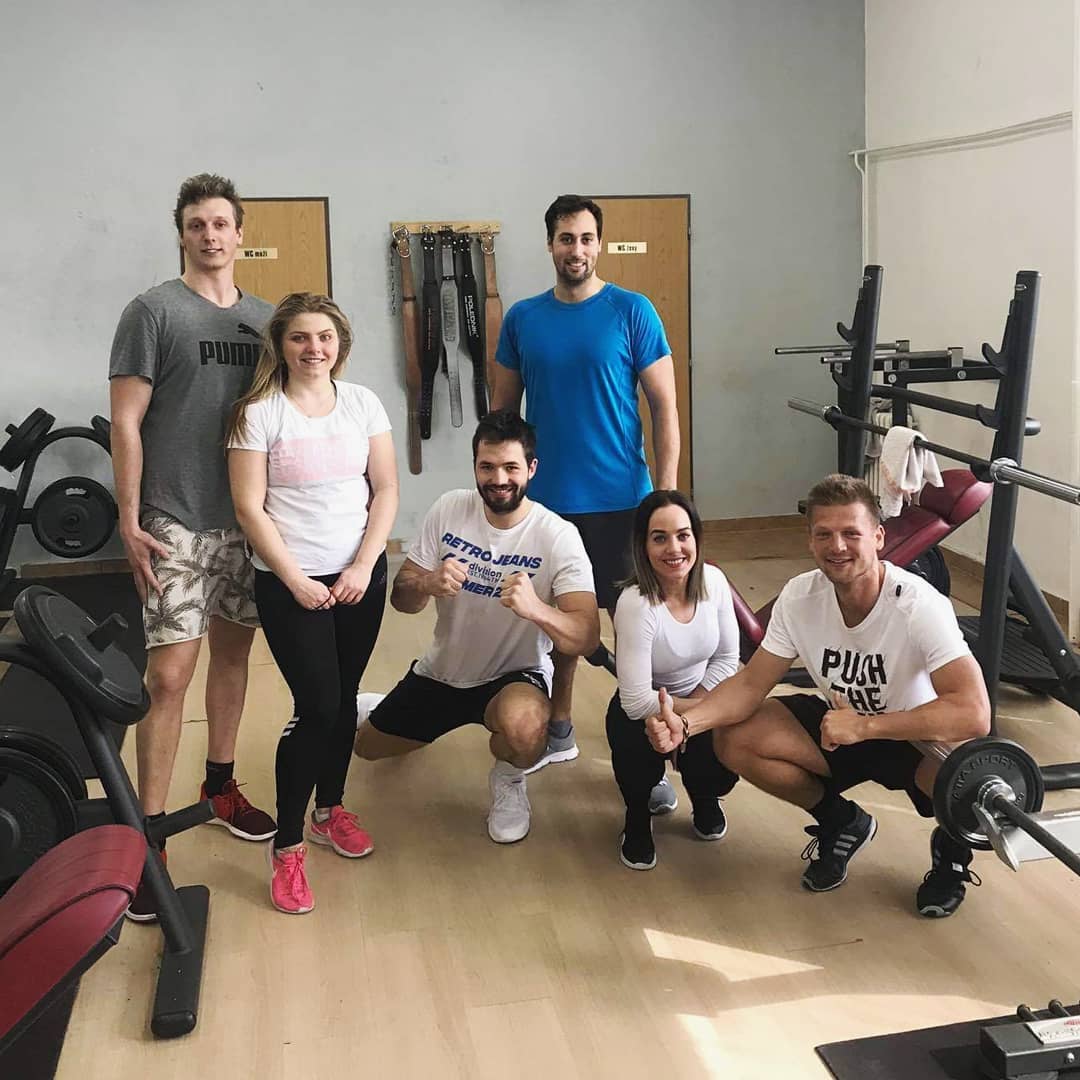 Parta kolem FIGOFITu na společné fotografii v Eurogymu